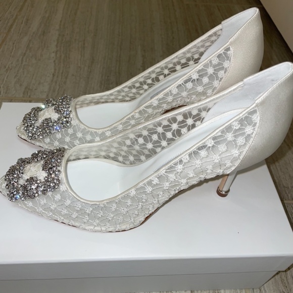 Manolo Blahnik Hangisi Heels - Picture 2 of 4